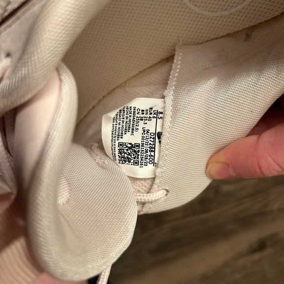 Nike Air Max Tennis Shoes - Picture 5 of 5